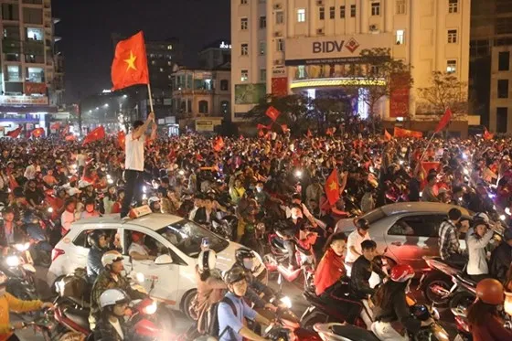 Cả nước vỡ òa trước kỳ tích của U23 Việt Nam ảnh 47