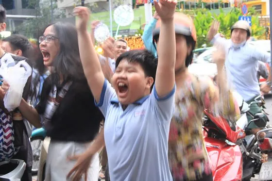 Cả nước vỡ òa trước kỳ tích của U23 Việt Nam ảnh 6