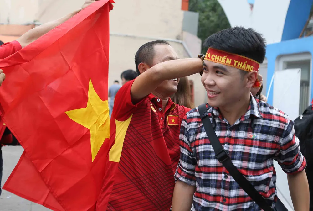 Cả nước vỡ òa trước kỳ tích của U23 Việt Nam ảnh 17