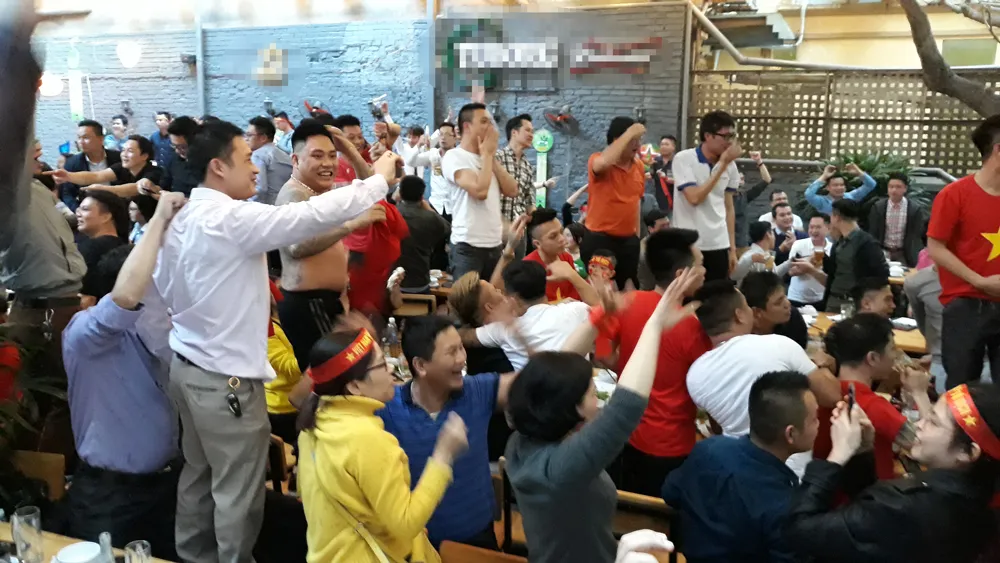 Cả nước vỡ òa trước kỳ tích của U23 Việt Nam ảnh 29