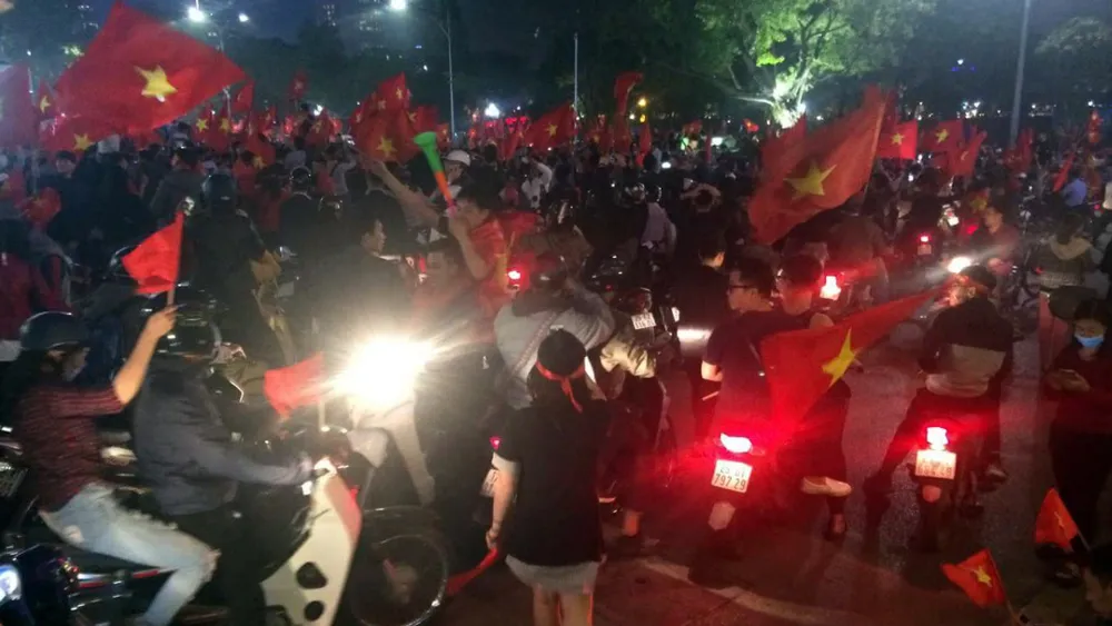 Cả nước vỡ òa trước kỳ tích của U23 Việt Nam ảnh 31