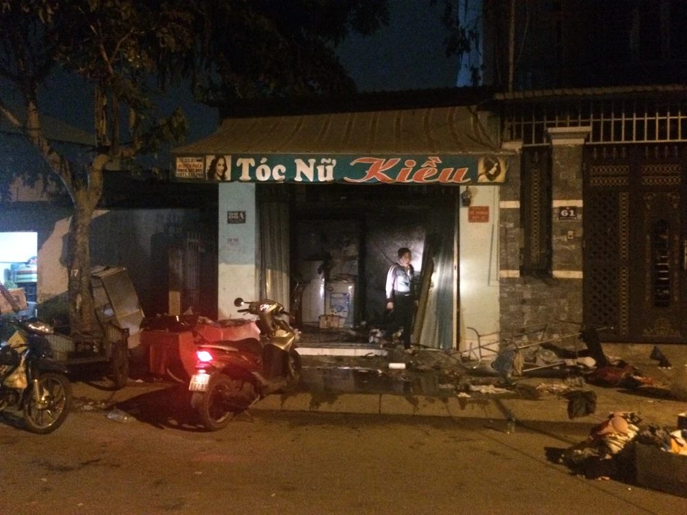 Cháy tiệm tóc tại Q12, 2 người tử vong