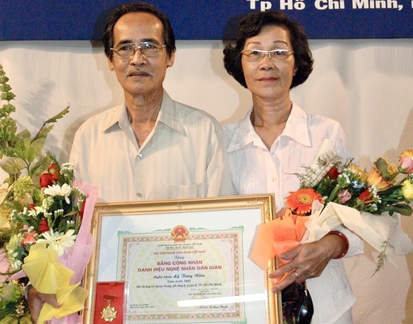 易映娥（右）与丈夫李松年。