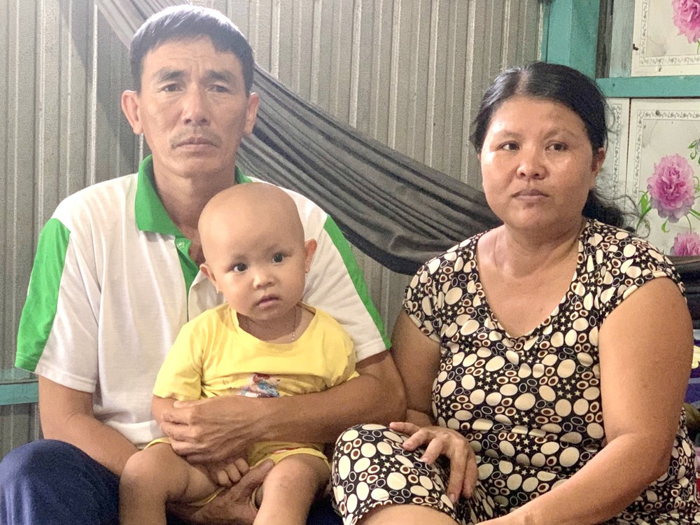 黎成忠夫妇与患病的玉湄。