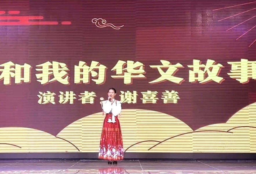 作者在演讲自己的文章。