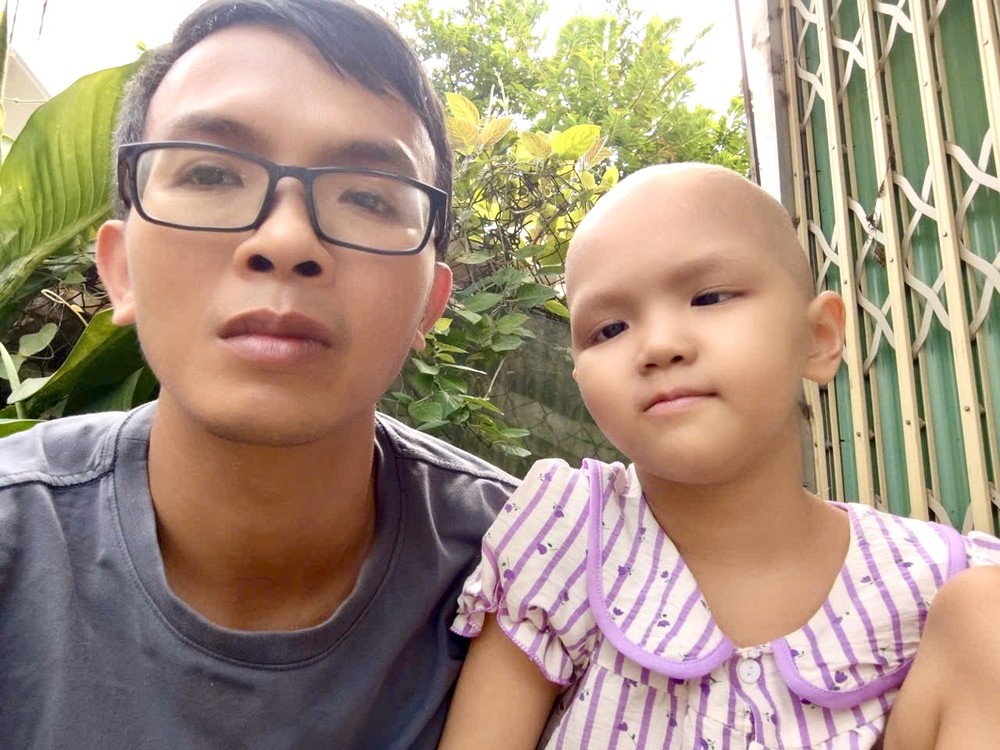 阮青仲与幼女庆媚求助。