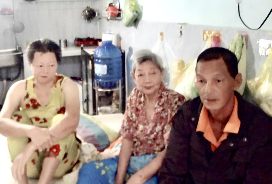 朱全与患病的母亲和胞妹相依为命。