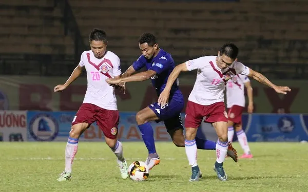 Diogo (áo xanh) cùng B.Bình Dương tiến vào bán kết (ảnh: LÊ MINH)