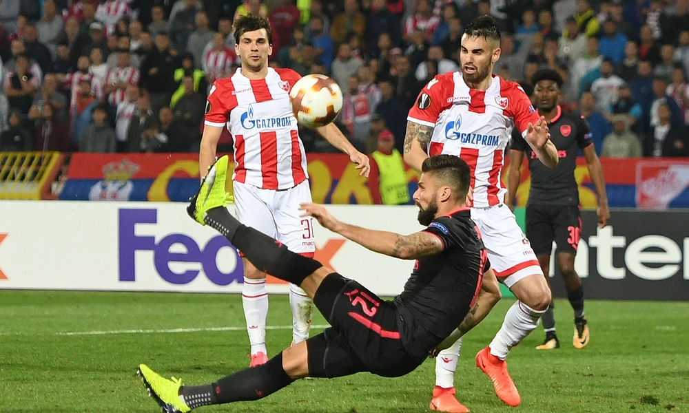 Pha ghi bàn tuyệt đẹp của Oliver Giroud vào lưới Crvena Zvezda. Ảnh: Getty Images.