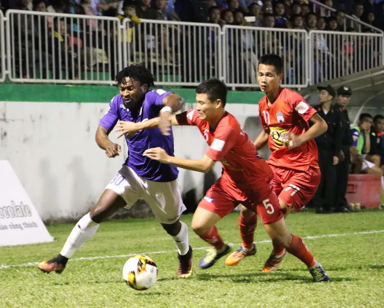 Vòng 23 V-League 2017: Sân Pleiku tiếp tục là nỗi ám ảnh của CLB Hà Nội ảnh 2