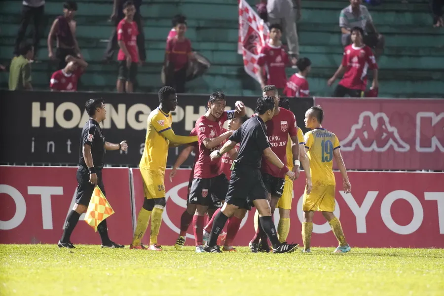 Long An lần thứ hai xuống hạng Nhất ảnh 7