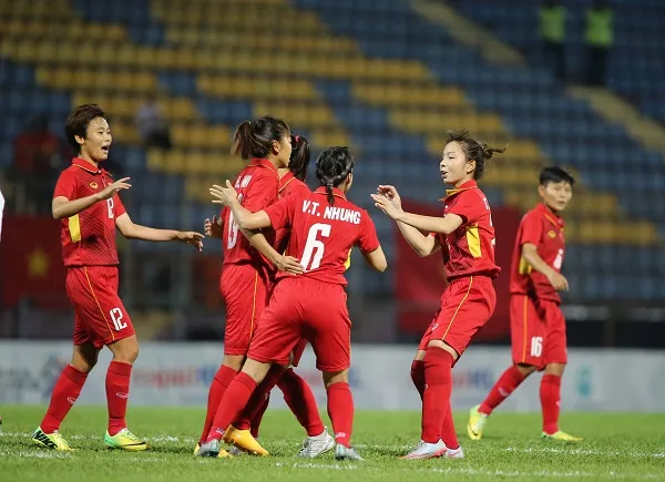 Niềm vui của đội tuyển nữ Việt Nam tại SEA Games 29. Ảnh: DŨNG PHƯƠNG