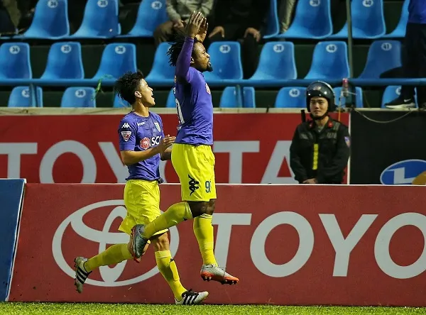 Trực tiếp vòng 26 V-League 2017: Quảng Nam vô địch, Anh Đức đoạt giải vua phá lưới ảnh 1