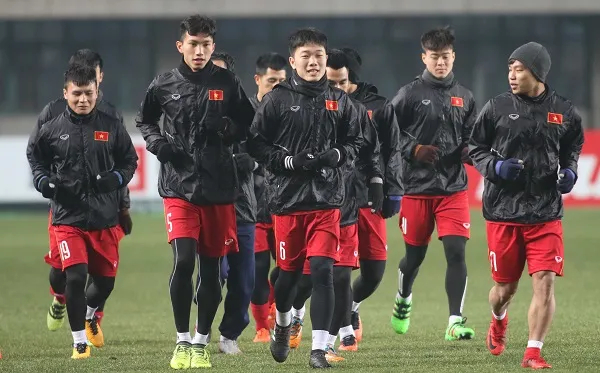 Đội U23 Việt Nam trong buổi tập vào tối 15-1. Ảnh: ANH KHOA