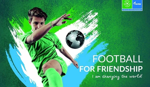 Hai cầu thủ trẻ Việt Nam tham dự chương trình Football For Friendship 