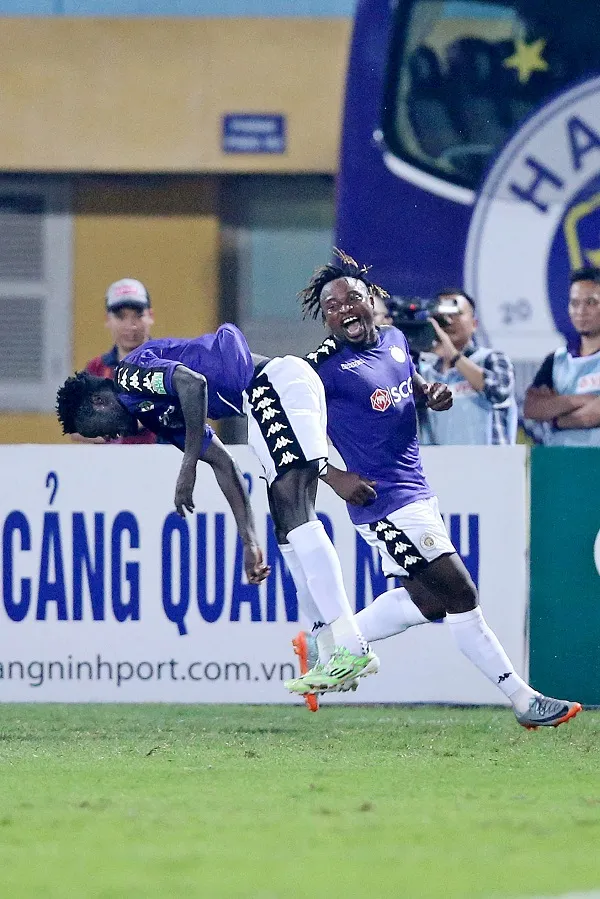 Vòng 11 Nuti Cafe V-League 2018: HLV Miura tái ngộ bầu Đức ảnh 2