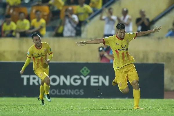 Nam Định tiếp tục... chìm ảnh 1