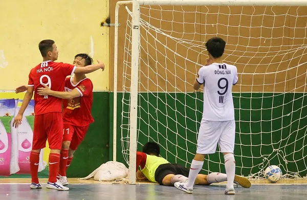 Giải bóng đá trẻ em có hoàn cảnh đặc biệt: Quyết liệt 2 trận bán kết ảnh 1