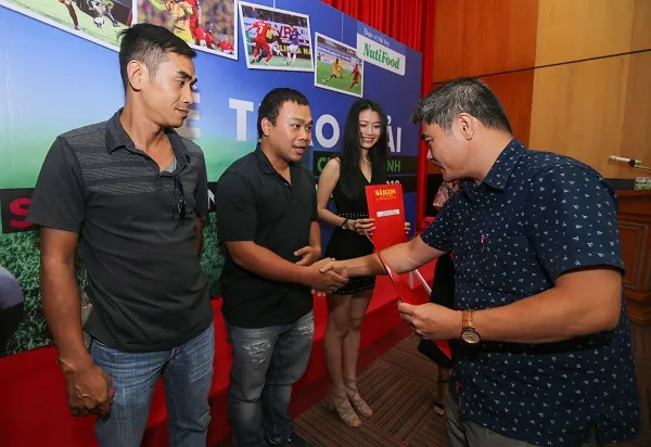 Trao giải cuộc thi ảnh tháng 6 "Sắc màu Nuti Cafe V-League 2018" ảnh 1