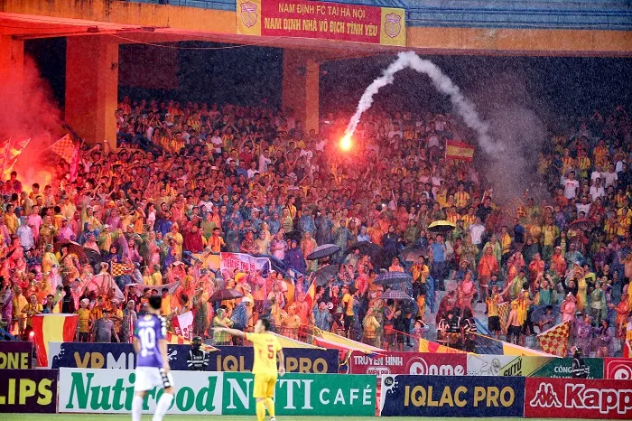 Thủ môn Lê Văn Hưng bị đình chỉ thi đấu 4 trận ảnh 2