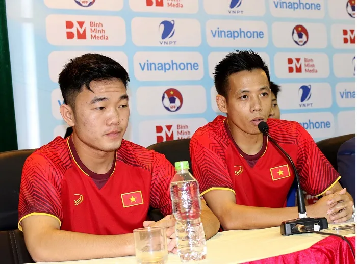 Xuân Trường và Văn Quyết tại buổi họp ngày 19-7