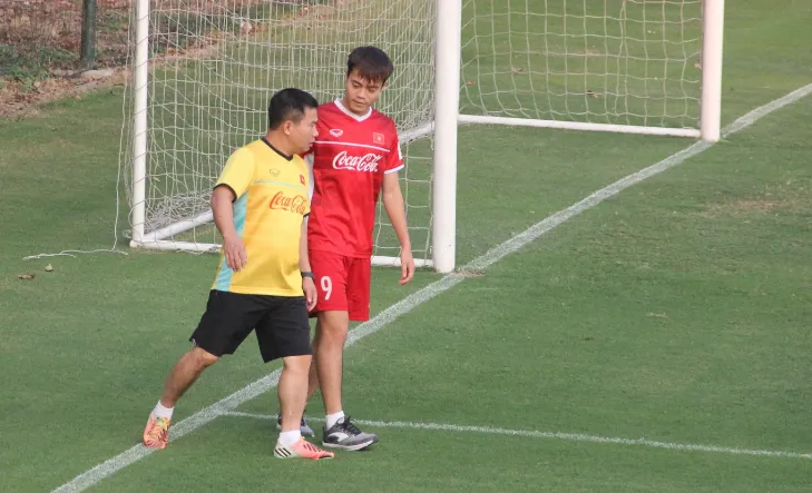 Văn Toàn trên sân tập chiều 27-11