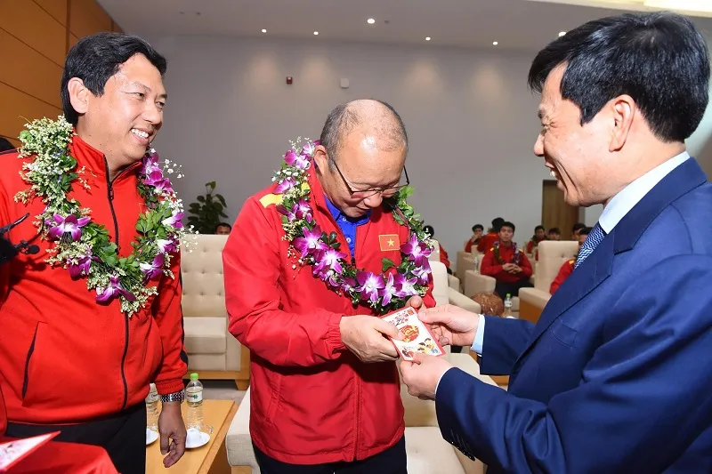 Đội tuyển Việt Nam về nước ảnh 4 Đội tuyển Việt Nam về nước ảnh 4