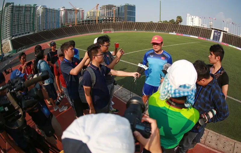 Không sử dụng động tác giả khi thực hiện sút luân lưu 11m ảnh 3