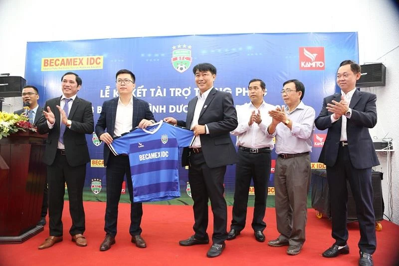 Becamex Bình Dương khoác áo mới tại V-League 2019. Ảnh: DŨNG PHƯƠNG