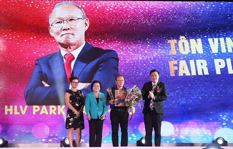 Ông Park Hang-seo được vinh danh Fair-Play năm 2018. Ảnh: DŨNG PHƯƠNG