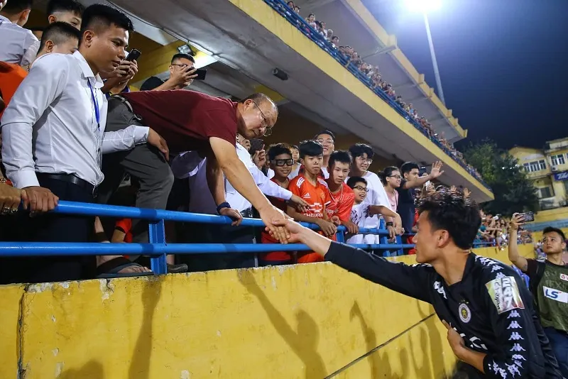 Thua CLB Hà Nội 0-1, CLB TPHCM đánh mất ngôi đầu bảng ảnh 2 Thua CLB Hà Nội 0-1, CLB TPHCM đánh mất ngôi đầu bảng ảnh 2