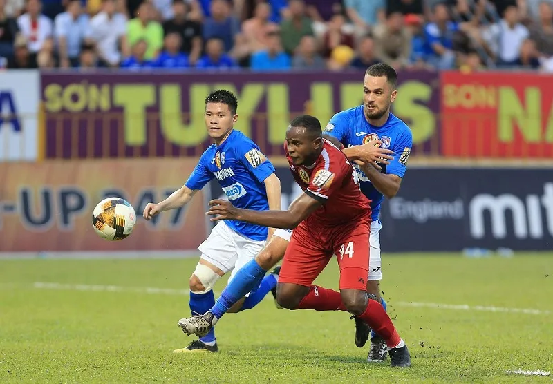 Bất cẩn của Neven đã bị trừng phạt bởi Vinicius vào phút 11. Ảnh: MINH HOÀNG