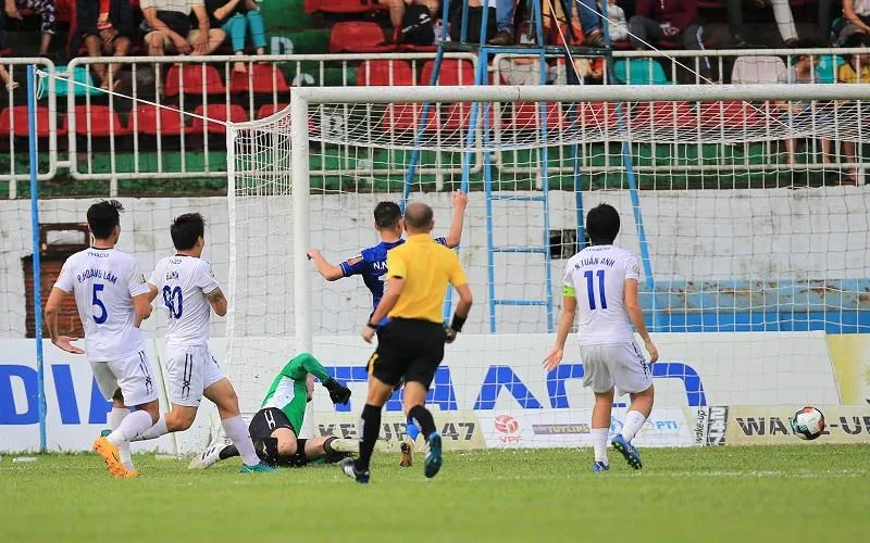 Bàn thắng quyết định của Minh Tuấn (Quảng Nam). Ảnh: MINH TRẦN