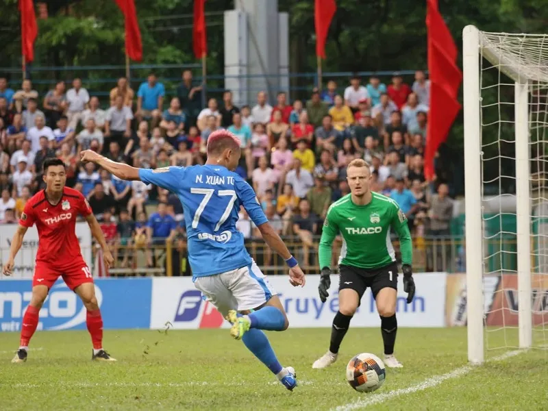 HA.GL trong trận thua 0-3 trên sân Cửa Ông. Ảnh: MINH HOÀNG
