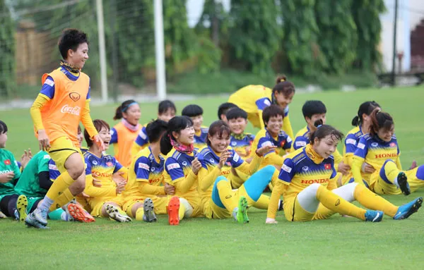 Một bài tập vận động của đội tuyển nữ Việt Nam. Ảnh: Nhật Đoàn