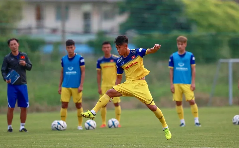 U22 Việt Nam và U22 UAE 'làm nóng' tại TPHCM ảnh 2