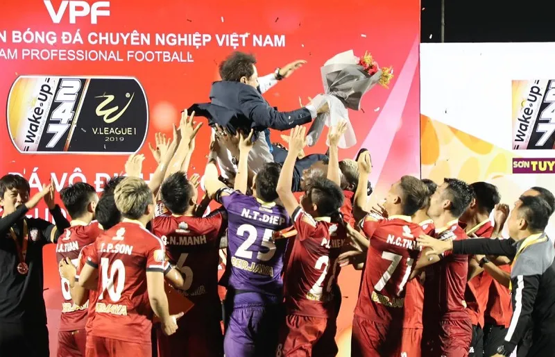 HLV Chung Hae-soung chia sẻ bí quyết giúp TPHCM 'lột xác' ở V-League 2019 ảnh 1 HLV Chung Hae-soung chia sẻ bí quyết giúp TPHCM 'lột xác' ở V-League 2019 ảnh 1