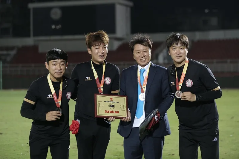 HLV Chung Hae-soung chia sẻ bí quyết giúp TPHCM 'lột xác' ở V-League 2019 ảnh 2 HLV Chung Hae-soung chia sẻ bí quyết giúp TPHCM 'lột xác' ở V-League 2019 ảnh 2