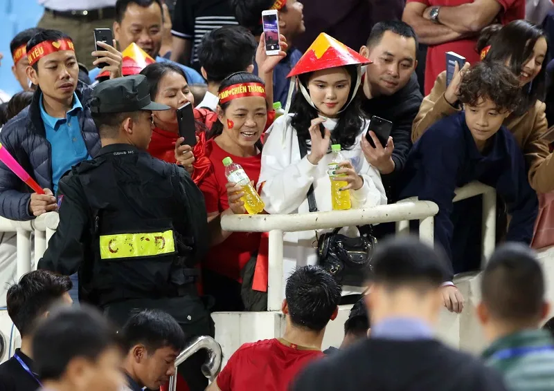 Những hình ảnh đáng nhớ qua trận Việt Nam - Thái Lan ảnh 6