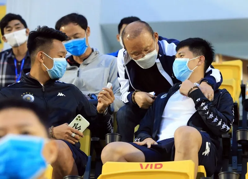 Cú đúp của Jerrmie Lynch nhấn chìm đội đương kim vô địch trên sân Cẩm Phả ảnh 2