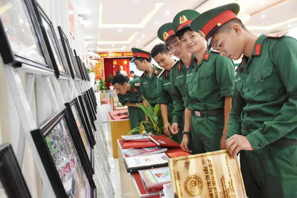 Quân khu 7 triển lãm ảnh kỷ niệm 72 năm ngày Thương binh - Liệt sĩ ảnh 7 Quân khu 7 triển lãm ảnh kỷ niệm 72 năm ngày Thương binh - Liệt sĩ ảnh 7