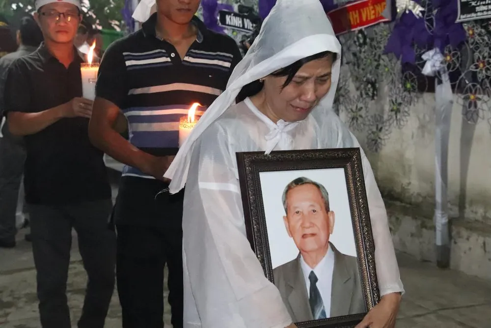 Nhân sĩ Nguyễn Hữu Hạnh đã an nghỉ nơi quê hương “Đất thép thành đồng” ảnh 4 Nhân sĩ Nguyễn Hữu Hạnh đã an nghỉ nơi quê hương “Đất thép thành đồng” ảnh 4