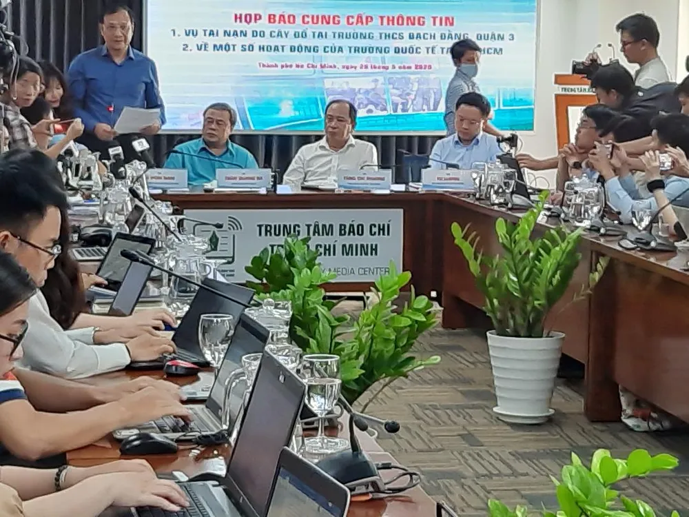 Họp báo vụ cây xanh ngã đổ trong trường học, làm 1 học sinh tử vong ảnh 3