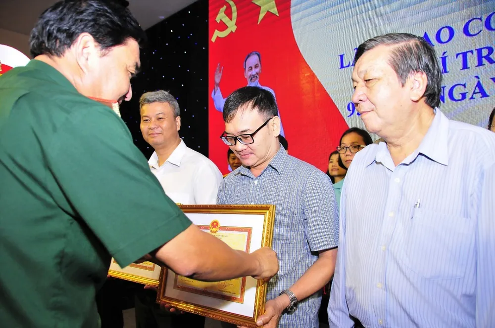 Đảng ủy, Bộ Tư lệnh Quân khu 7 tổ chức họp mặt nhân kỷ niệm 95 năm ngày Báo chí cách mạng Việt Nam ảnh 2 Đảng ủy, Bộ Tư lệnh Quân khu 7 tổ chức họp mặt nhân kỷ niệm 95 năm ngày Báo chí cách mạng Việt Nam ảnh 2