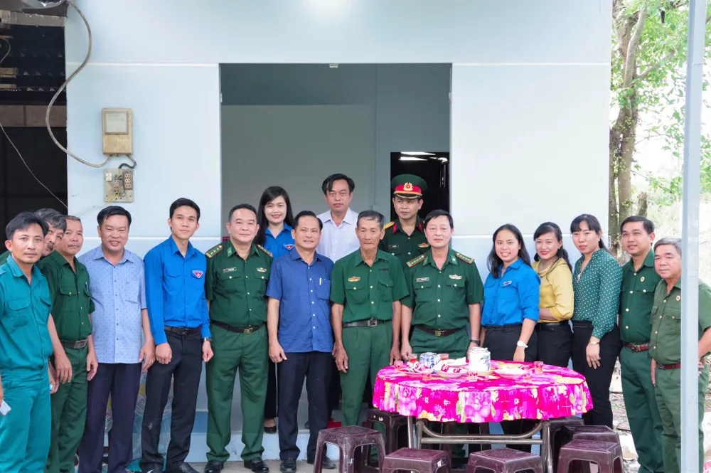 Gần 500 triệu đồng tri ân gia đình chính sách và hỗ trợ người nghèo ảnh 2