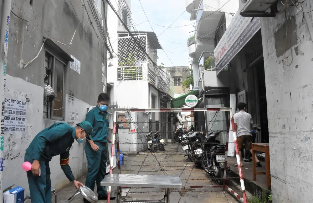 Phong toả nhiều khu dân cư vì chùm ca mắc Covid-19 liên quan đến địa điểm truyền giáo   ảnh 1