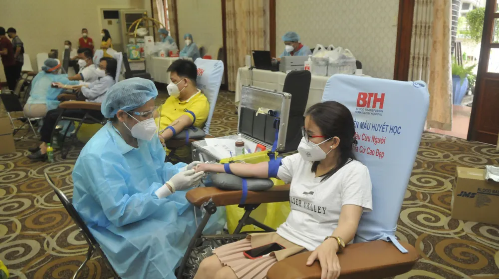 Phó Chủ tịch UBND TPHCM Dương Anh Đức kêu gọi người dân tham gia hiến máu nhân đạo ảnh 2