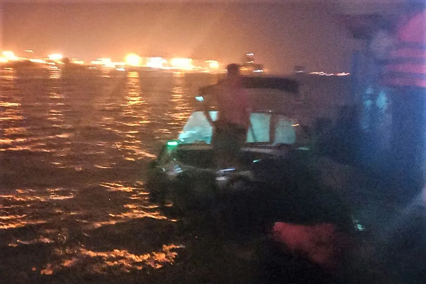 Bộ đội biên phòng TPHCM cứu sống 2 người dân trên sông Đồng Nai ảnh 1