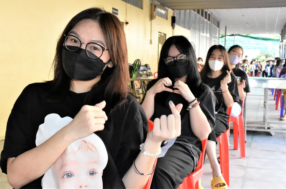 Học sinh phấn khởi vì được tiêm vaccine Covid-19  ảnh 1 Học sinh phấn khởi vì được tiêm vaccine Covid-19  ảnh 1