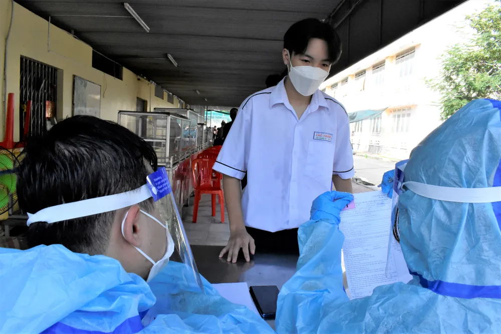 Học sinh phấn khởi vì được tiêm vaccine Covid-19  ảnh 6 Học sinh phấn khởi vì được tiêm vaccine Covid-19  ảnh 6